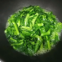 Spring seasonal vegetables—Illustration of how to make stir-fried green cabbage hearts 6