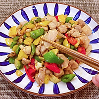 Cantonese three-color pepper stir-fried chicken | Comparable to five-star hotels Illustration of how to make famous Cantonese dishes 19