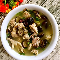 Illustration of how to make chicken soup with mushrooms and red dates 16