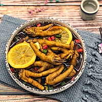 Illustration of Internet celebrity chicken feet with lemon and pickled pepper 9