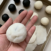 Illustration of how to make black sesame snowskin mooncakes 6