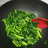 Spring seasonal vegetables—Illustration of how to make stir-fried green cabbage hearts 7