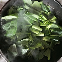 Spring seasonal vegetables—Illustration of how to make stir-fried green cabbage hearts 4