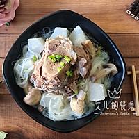 Autumn Moisturizing: Illustration of the Recipe of Black Pork Tubular Bone Radish Soup 7