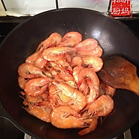 Illustration of how to make red braised sea shrimp 4