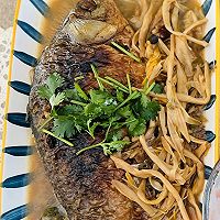 Lunch Dinner Lunch Dinner: braised crucian carp/stir-fried vermicelli with cabbage/ Illustration of how to make stir-fried mushrooms and peppers/stir-fried bamboo shoots 1