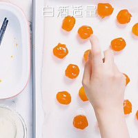 Classic Chinese salted egg yolk bean paste mooncakes, rich in flavor, a family favorite Everyone loves to eat it. Illustration of how to make it 5