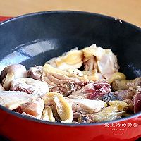 Illustration of how to make golden soup fish maw chicken hot pot 3