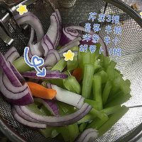 The soulful way to eat chicken feet - a must-have pickled pepper for late night snacks Illustration of how to make chicken feet 3