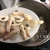 Autumn Moisturizing: Illustration of the Recipe of Black Pork Tubular Bone Radish Soup 4