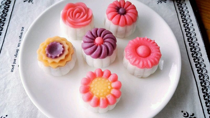 Fruit and vegetable snowskin mooncakes