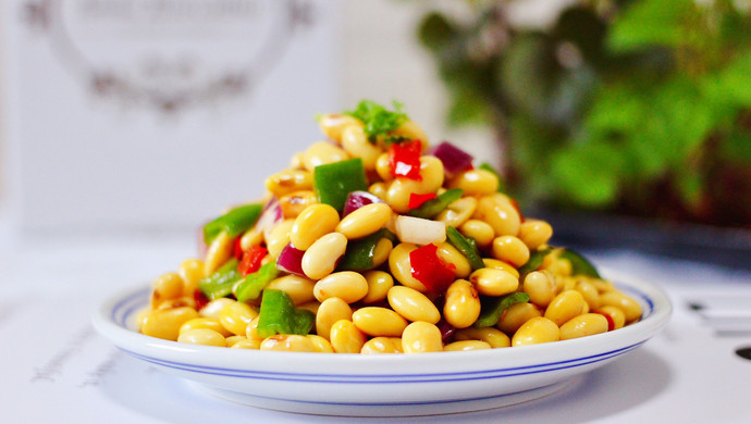 Chopped pepper salad with soybeans and vegetables