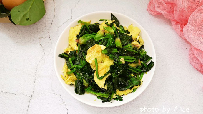 Scrambled eggs with spinach