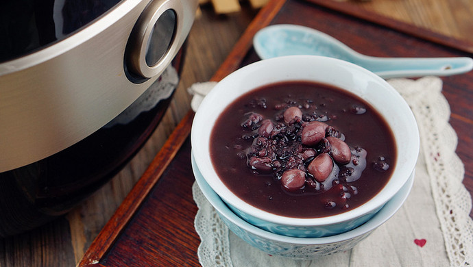 Black rice, peanut and red bean porridge