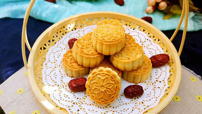 Cantonese date paste mooncake