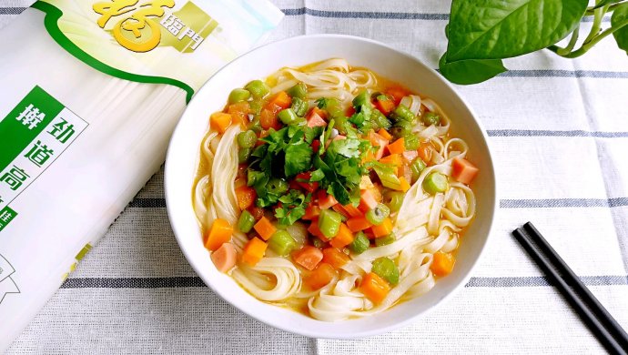 Noodles in hot pot soup