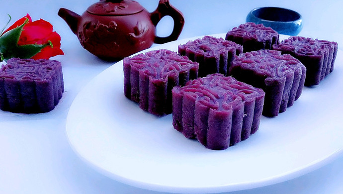 Cranberry and Purple Sweet Potato Mooncake