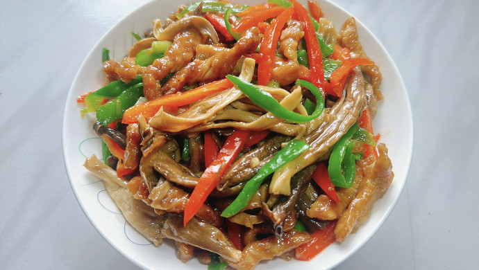 Stir-fried Shredded Pork with Deer Antler Mushroom