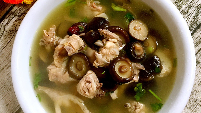 Mushroom and Red Date Chicken Soup