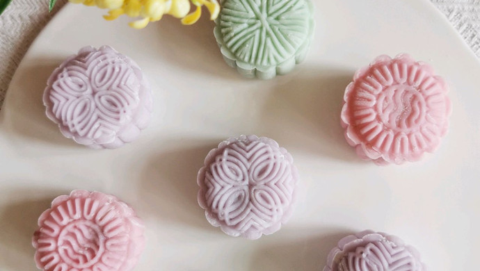 Cool summer snowskin mooncakes