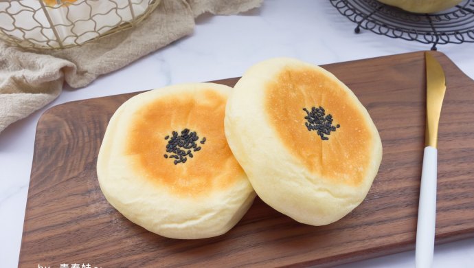 Red bean paste bread