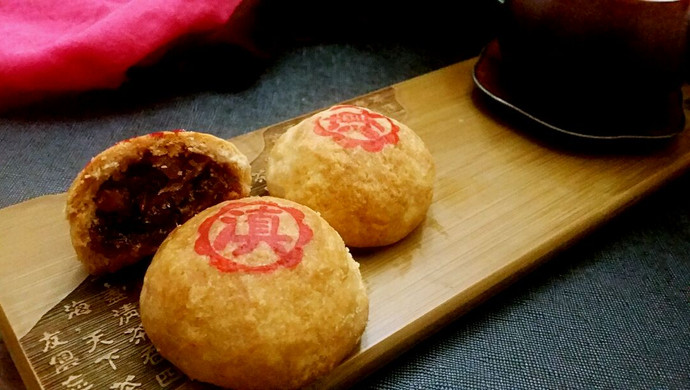 Rose cloud leg mooncake