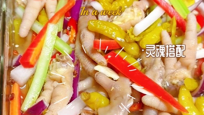 Pickled pepper chicken feet