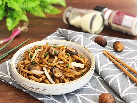 Dry roasted Yi noodles