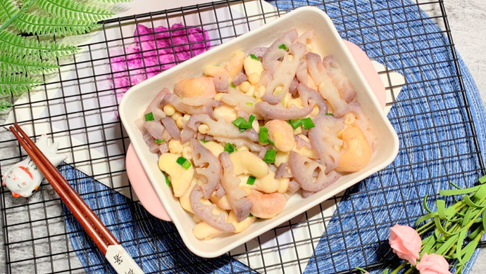 Stir-fried chicken head with red water chestnut, rice tender lotus root