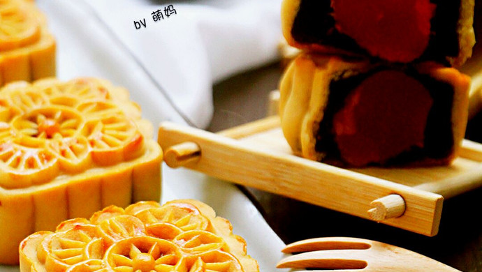 Bean Paste and Egg Yolk Mooncakes