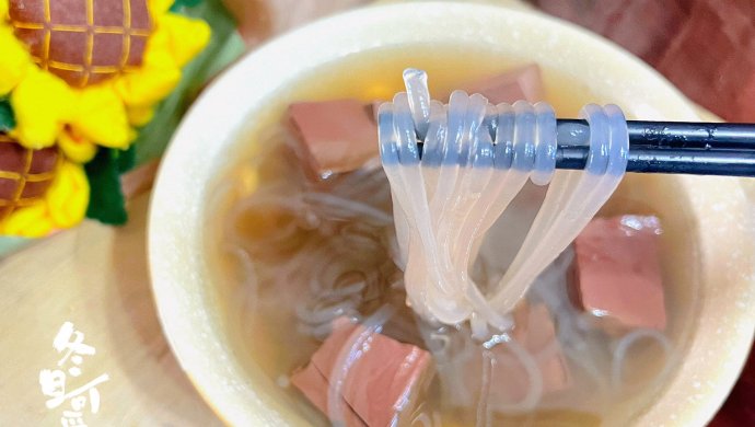 A good blood-tonifying soup in winter: duck blood and vermicelli soup