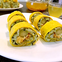 Illustration of how to make avocado and egg rice rolls 4