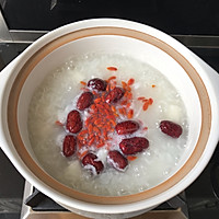 Illustration of how to nourish the stomach and strengthen the spleen, yam, red dates and wolfberry porridge 5