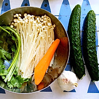 Refreshing and spicy cucumber and enoki mushrooms | Illustration of how to make a common dish for drinking at home 1