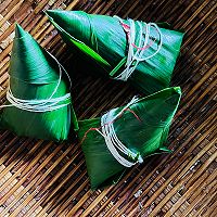 # Package a rice dumpling for the Dragon Boat Festival# Illustration of how to make multigrain rice dumplings 4 