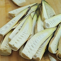 Illustration of how to make fresh and tender hand-peeled bamboo shoots 1