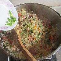 Illustration of how to make fried rice with sausage and mixed vegetables 8