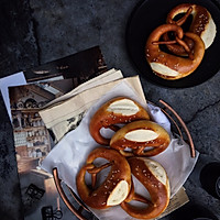 Illustration of how to make German alkaline bread (Pretzel) 13 