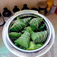 # Package a rice dumpling for the Dragon Boat Festival#Sweet but not greasy Sam Illustration of how to make rice dumplings with red bean paste 10