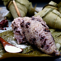 Illustration of how to make delicious red bean, red date and black rice rice dumplings 11