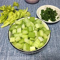 Illustration of how to make celery, sausage and preserved egg porridge 8