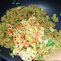 Illustration of how to make curry fried rice 12