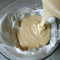 Cup chiffon cake—teach you how to make it without shrinking or cracking Illustration of how to make paper cup chiffon 11