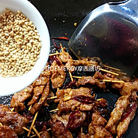 The top brand in summer night snacks, crispy outside and tender fennel insideCumin Toothpick Beef Recipe Illustration 7