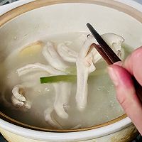 Updated version of Hericium mushroom stewed duck paw soup that clears away heat and removes dampness. #Illustrations on how to eat nutritious food in winter 6