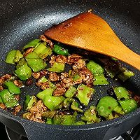 # Zero belly burden to eat late night snack#How to make fried pork with green pepper and salt Illustration 4