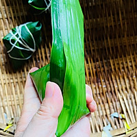 # Package a Zongzi for the Dragon Boat Festival# Illustration of how to make multigrain rice dumplings 3 