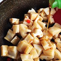 Illustration of how to make diced lotus root in oyster sauce and moisturize in autumn 10