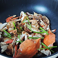 Illustration of how to cook swimming crabs with green onion and ginger 13