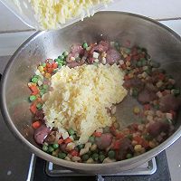 Illustration of how to make fried rice with sausage and mixed vegetables 6